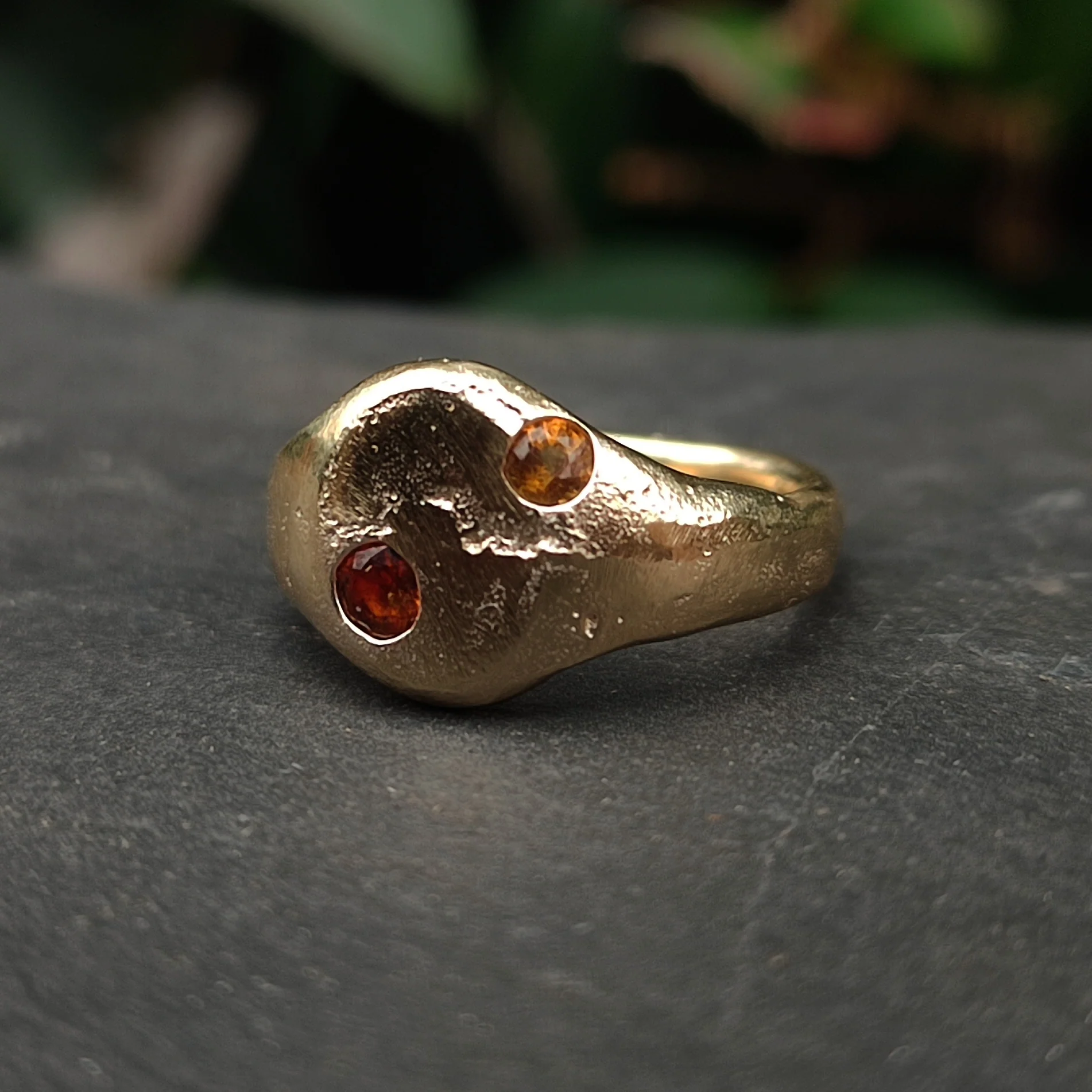 9ct Sandcast Sapphire Signet - Image 4