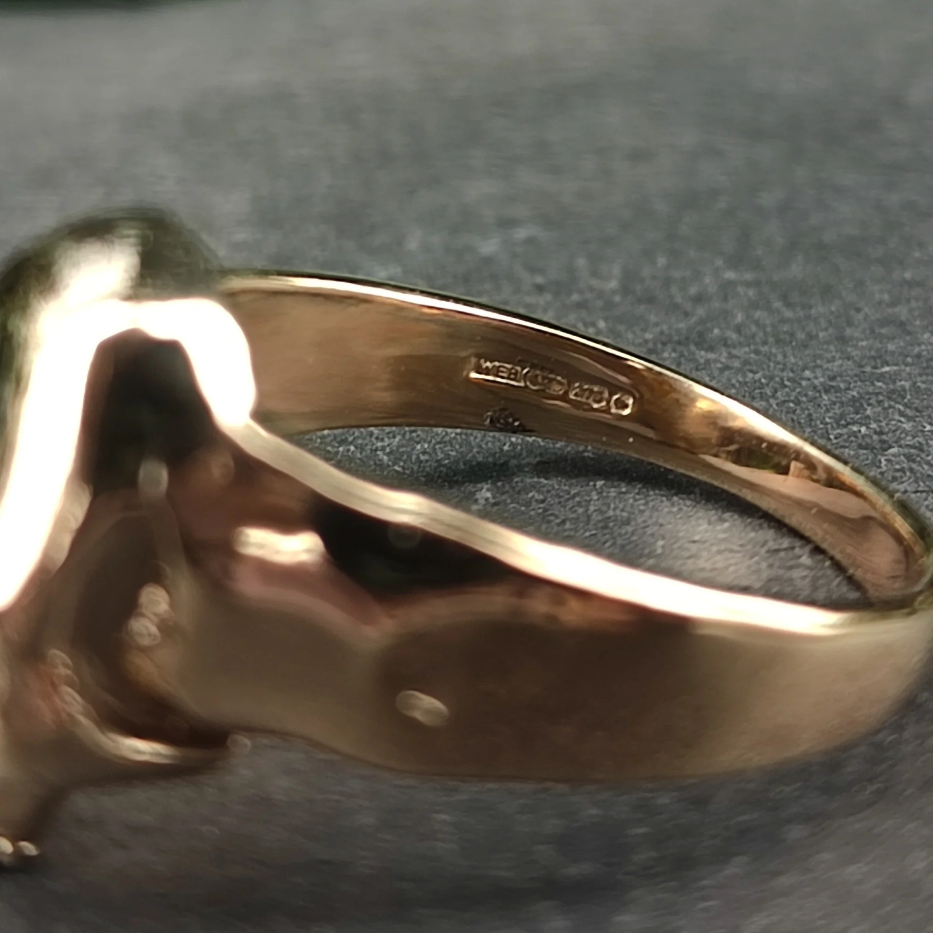 Skull Ring 9ct Gold - Image 4