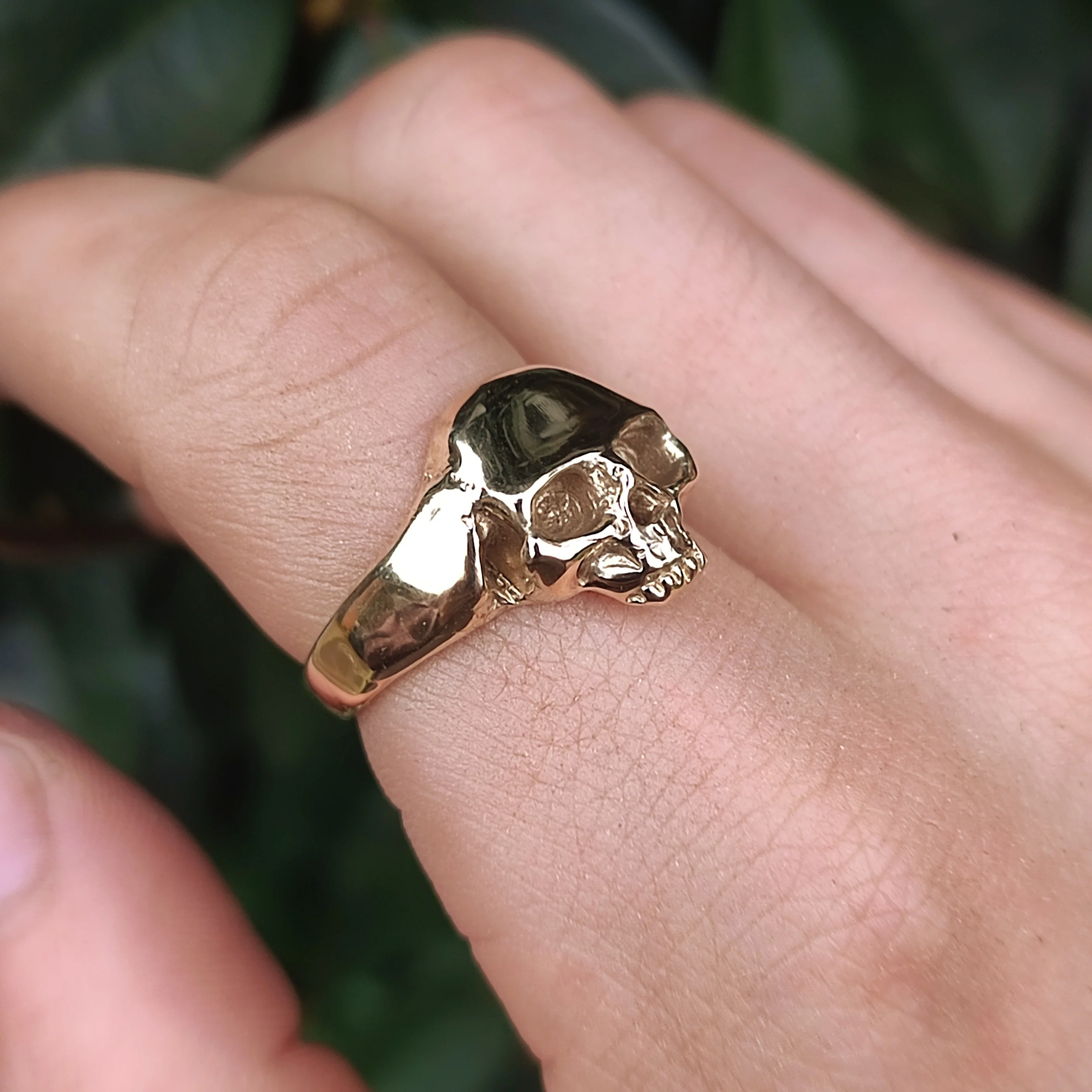 Skull Ring 9ct Gold - Image 6